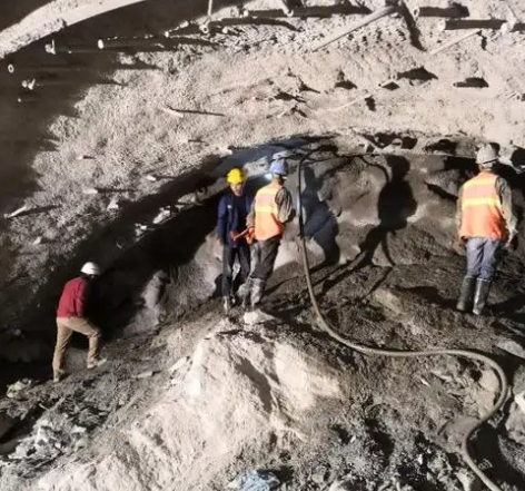 乌鲁木齐隧道拱顶带模注浆料，微膨胀注浆料的特点及施工工艺